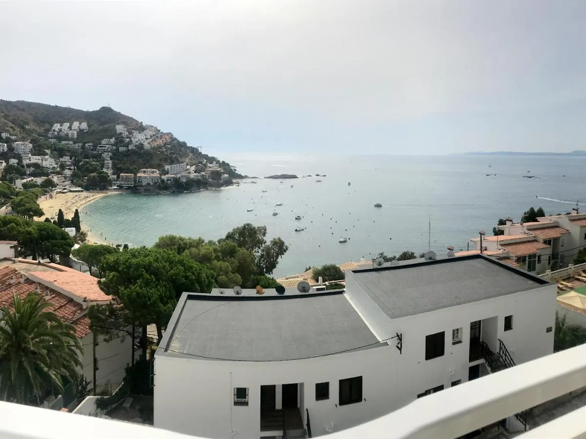 Mataro Apartment Roses